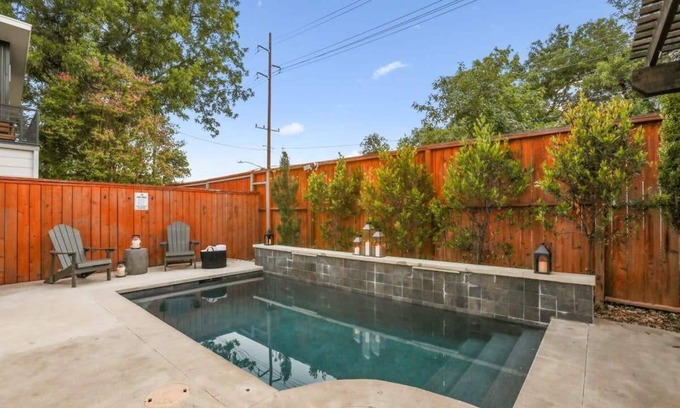 Govalle House | Spacious and Sleek Modern Elegance |Heated Pool