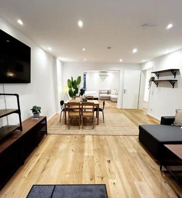 Rotherbaum Apartment | Spacious Apartment for 12 in Hamburg