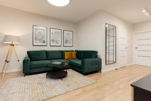 Gorce Apartment | Spacious Apartment in Warsaw with Balcony and Parking by Noclegi Renters
