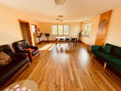 Ballyheabought Apartment | Spacious apartment near Dingle