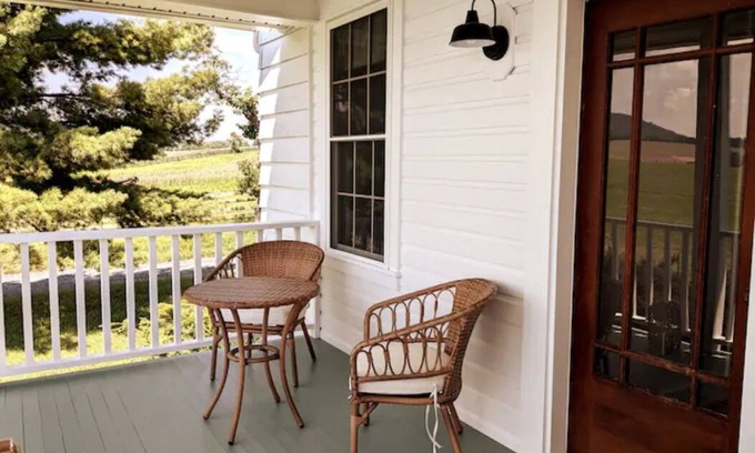 Singers Glen House | Spacious bungalow with rural views & vintage charm