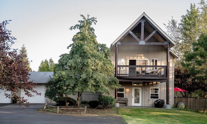 Everson House | Spacious centrally located farmhouse with stunning views, large yard, firepit