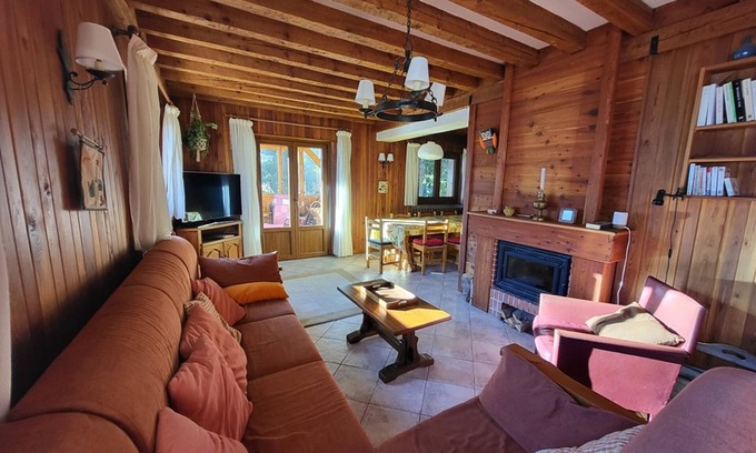 Montgenevre Ski Chalet | Spacious chalet with fireplace and cinema room in Montgenèvre