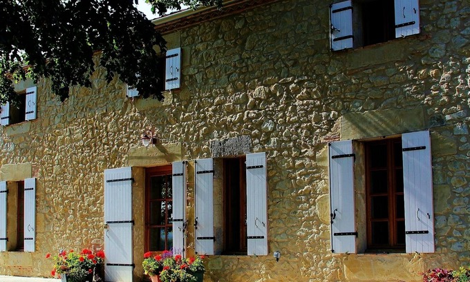 Vares Cottage | Spacious Character Cottage with Pool Set In Delightful Countryside