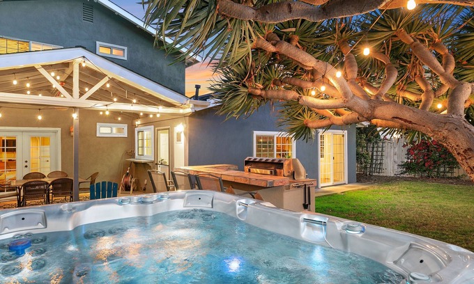 Olde Carlsbad House | Spacious, Charming, Clean Home Close To The Beach!