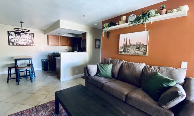 Las Vegas Apartment | Spacious condo w/pool 5 min to strip