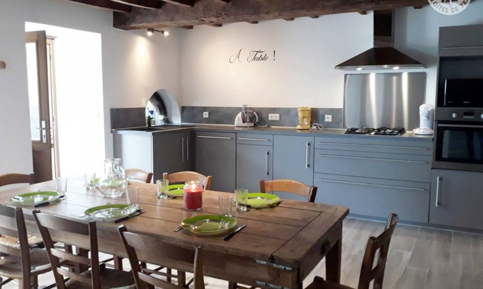 Cremeaux Cottage | Spacious cottage with terrace in Crémaux countryside