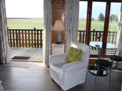 Romney Marsh House | Spacious cottage with sauna looking out on astonishing grasslands