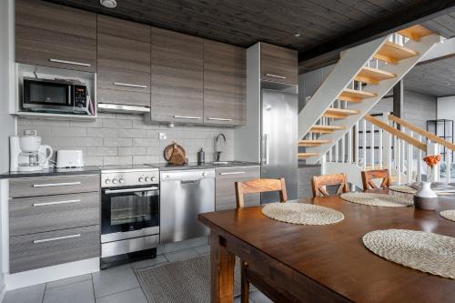 Muurame Apartment | Spacious & Cozy 2BR Cabin at Riihivuori Peak