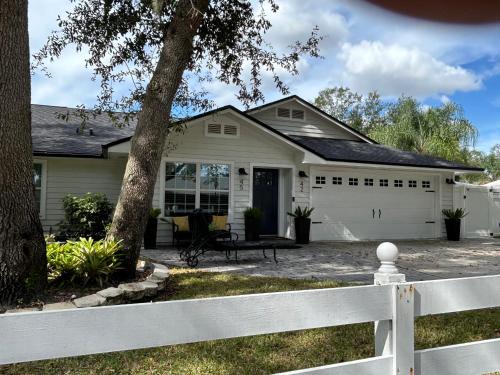 Conway House | Spacious craftsman house sleeps 8
