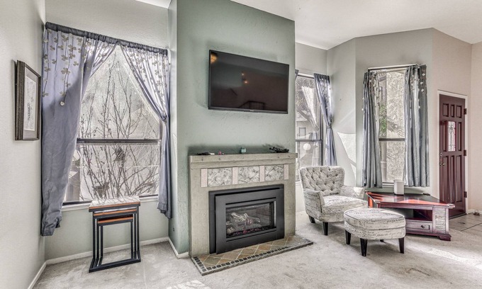 Downtown House | Spacious Downtown Fresno Townhome: Walk to UCSF