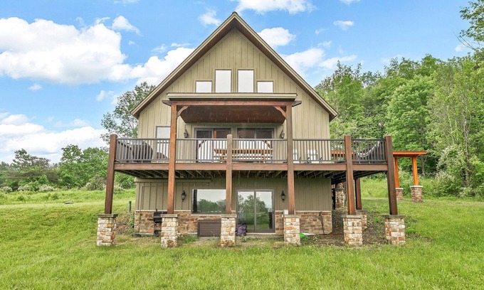 East Otto Ski Chalet | Spacious Ellicottville 5-bedroom 4-bath chalet with WiFi, AC