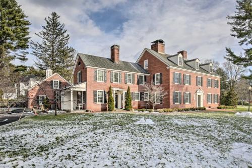 Keene House | Spacious Estate with Courtyard 2 Miles to Downtown!