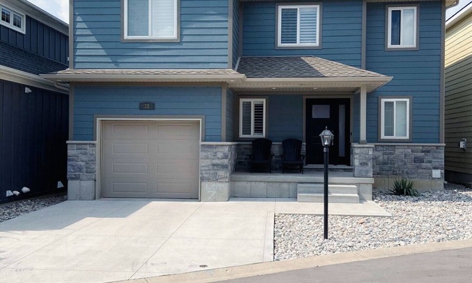 Grand Bend House | Spacious Family Cottage in Grand Bend | Short Walk to the Beach