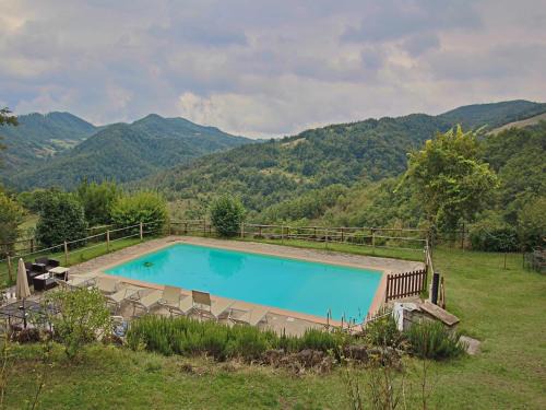 Apecchio House | Spacious Farmhouse in Apecchio with Pool