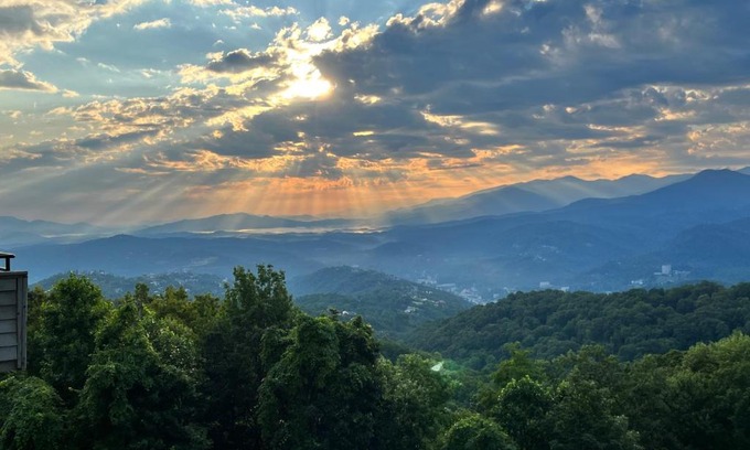 Chalet Village Apartment | Spacious Gatlinburg Condo With Million Dollar Mountain Views