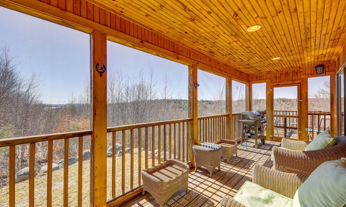 Harrison Cabin | Spacious Harrison Cabin ~ 1 Mi to Long Lake!