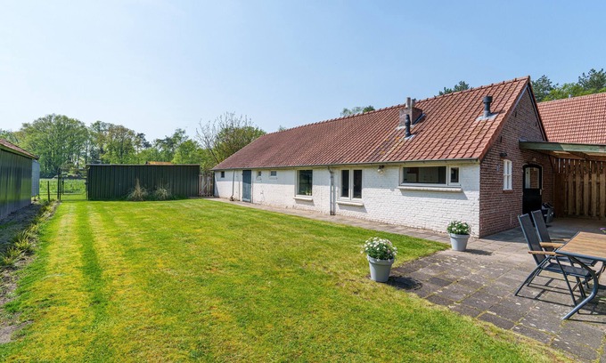 Knegsel House | Spacious holiday home in rural surroundings