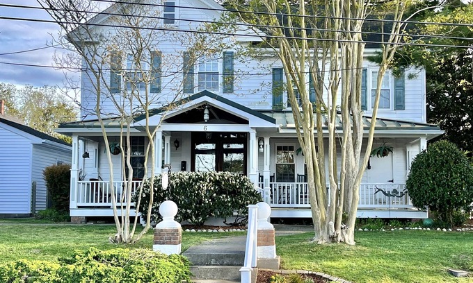 Onancock House | Spacious home centrally located in the quaint waterfront town of Onancock