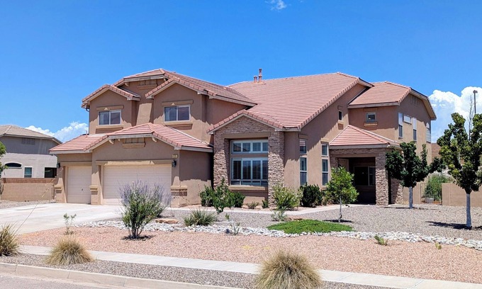 Rio Rancho House | Spacious Home for Balloon Fiesta. Trailer parking.