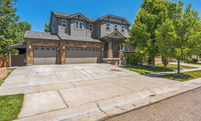 Brighton House | Spacious Home for Families + Near Denver