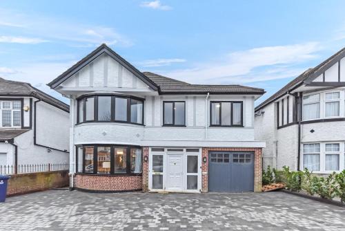 Whittington House | Spacious home perfect for family holiday