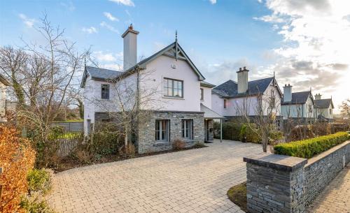 Kenmare House | Spacious home to sleep 8 just a short stroll from Kenmare