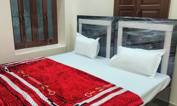 Varanasi Hotel | Spacious hotel in delightful Varanasi with fitness room, WiFi, AC