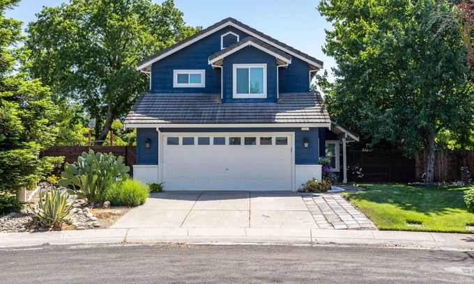 Elk Grove House | Spacious house in Elk Grove, perfect for your stay!
