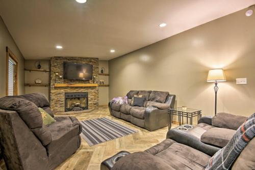 Jonas House | Spacious Kunkletown Home with Full Game Room and Deck!