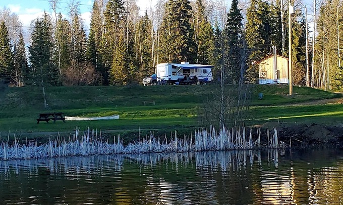 Bridge Lake RV Rental | Spacious Lakefront Campsites