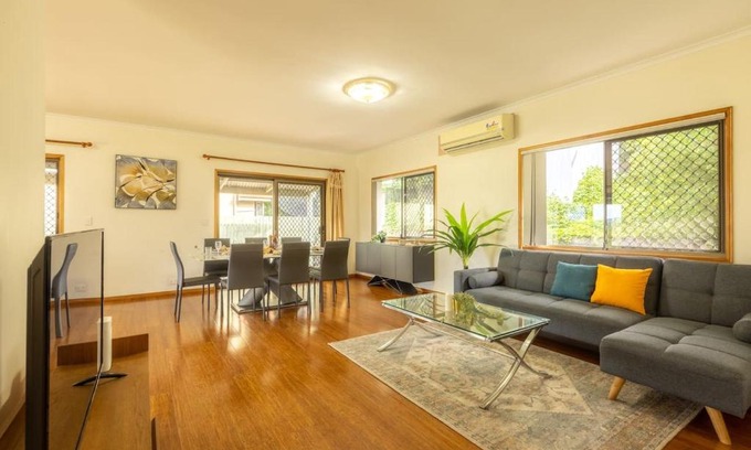Sunnybank Hills House | Spacious Land Area 5Bedroom Home at Sunnybank New AC
