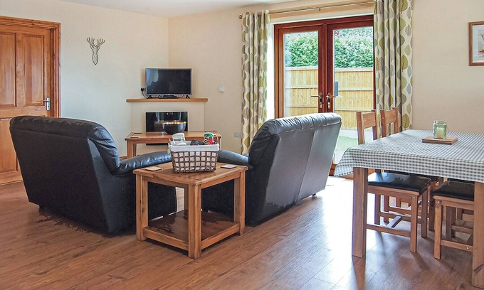 Llandrindod Wells Ski Chalet | Spacious lodge with one double and one twin.