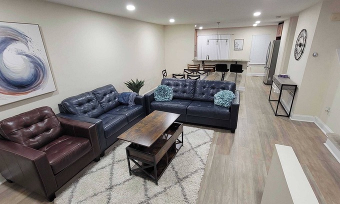 Clifton House | Spacious & Luxe EU TH to Relax&Enjoy -Close to IAD