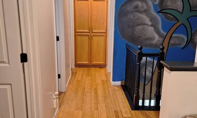 Roosevelt House | Spacious Modern 3 bedroom House Near Airport