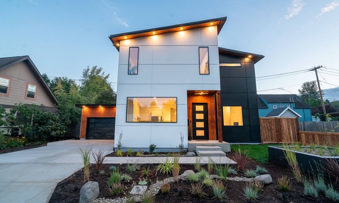 Southeast Eugene House | Spacious Modern Escape Near UO Campus