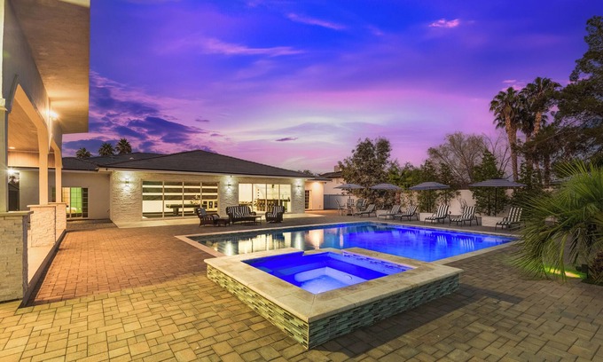 Spring Valley House | Spacious Modern Villa in fantastic Las Vegas with SAUNA+fire pit+pool+spa