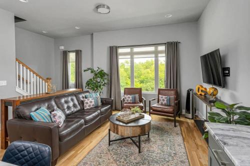 Haynes Area House | Spacious Nashville Home Sleeps 12 Rooftop Lounge