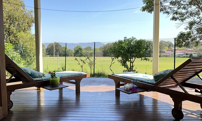 Oak Flats Hotel | Spacious Nature Escape