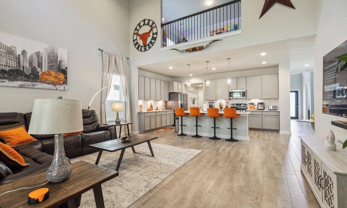 Barrett House | Spacious New Home, 24min from IAH airport & downtown, Game-room, North Houston