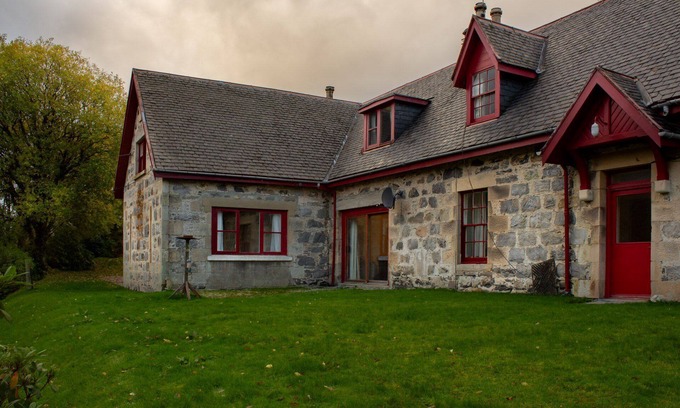 Strathcarron Cottage | Spacious, pet friendly 4-bedroom Highland cottage with access to 12,000 acre estate