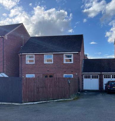 Skegby House | Spacious, Quiet, Sleeps 12, 3 bathrooms, Parking, KIA 1