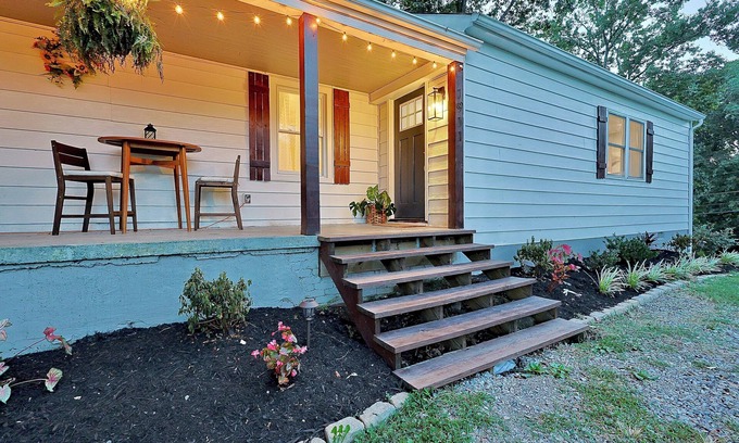 Knoxville House | Spacious Retreat Close to Campus