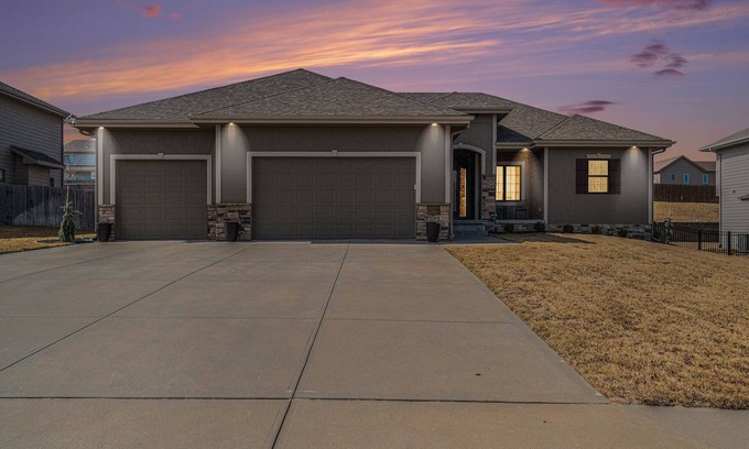 Millard House | Spacious Retreat in West Omaha 2 King 3 Queen Beds