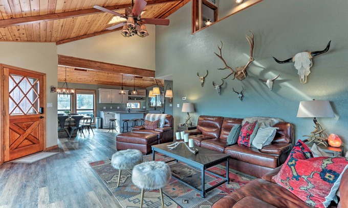 Payson House | SPACIOUS RETREAT ON PRIVATE 4 ACRES WITH TREEHOUSE, SWINGS AND MORE!