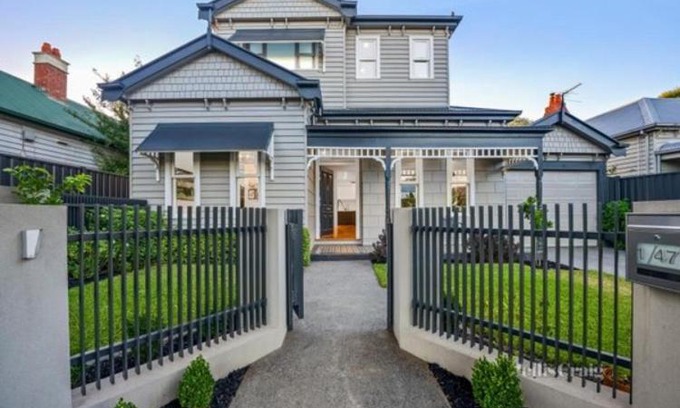 Coburg House | Spacious Room with Ensuite next to Coburg Station, Non Smoking House