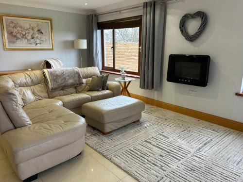 Cowbridge Apartment | Spacious Self Contained 1 Bedroom Flat Colwinston