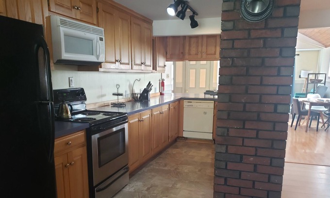 Brooks Apartment | Spacious single-floor two bedroom apartment