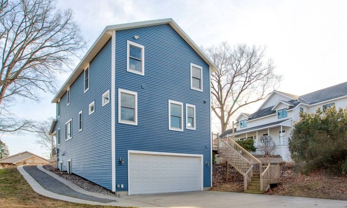 Ferrysburg House | Spacious Spring Lake Retreat!