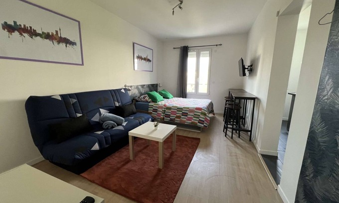 Chatellerault Apartment | Spacious studio 2/4 pers. + sofa | Ideal for business & weekends